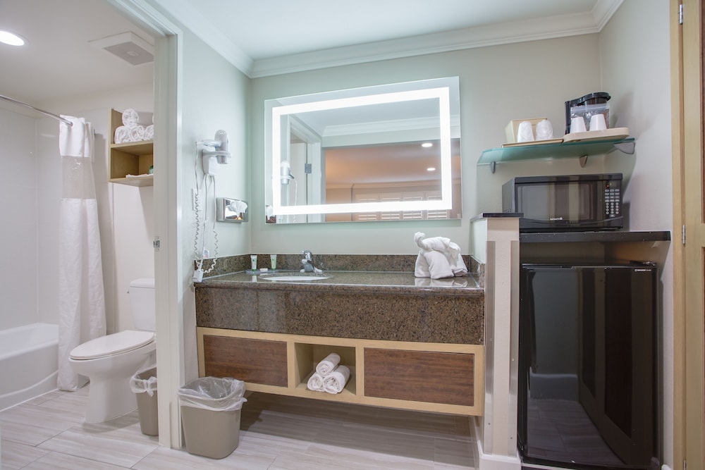 Deluxe Room, 2 Queen Beds (Kids Room with 2 queen beds and Bunk) photo 3