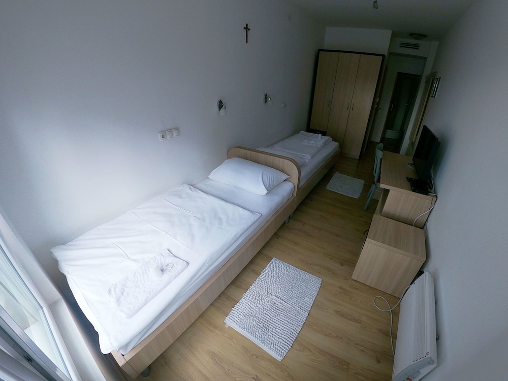Basic Twin Room, 2 Twin Beds, Garden View photo 1