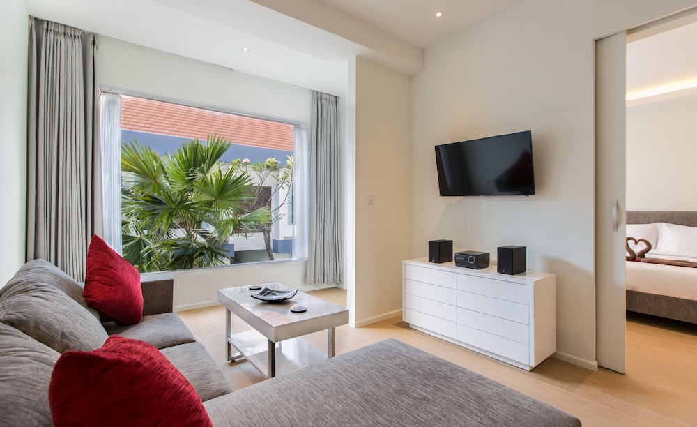 Superior Room, Pool View photo 2
