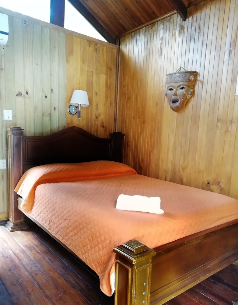Superior Suite, 1 King Bed, Hot Tub