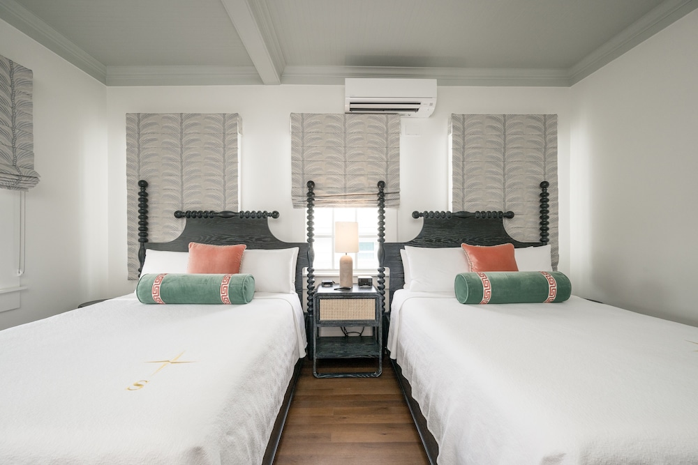 Newly Renovated - Avalon Two Queen photo 3