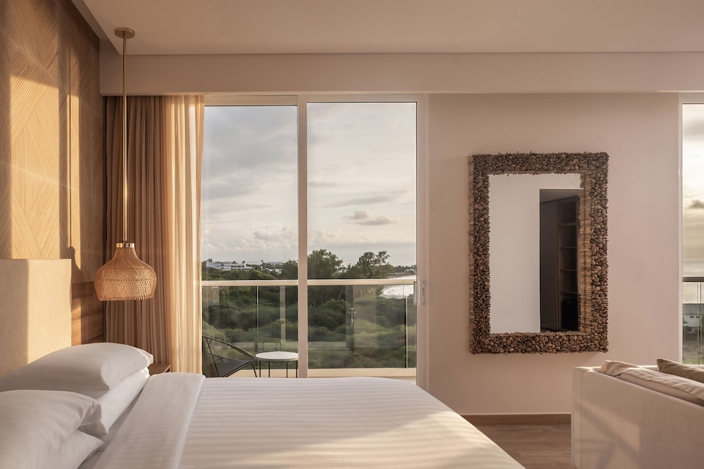 Junior Suite, 1 King Bed with Sofa bed, Balcony - Photo 10