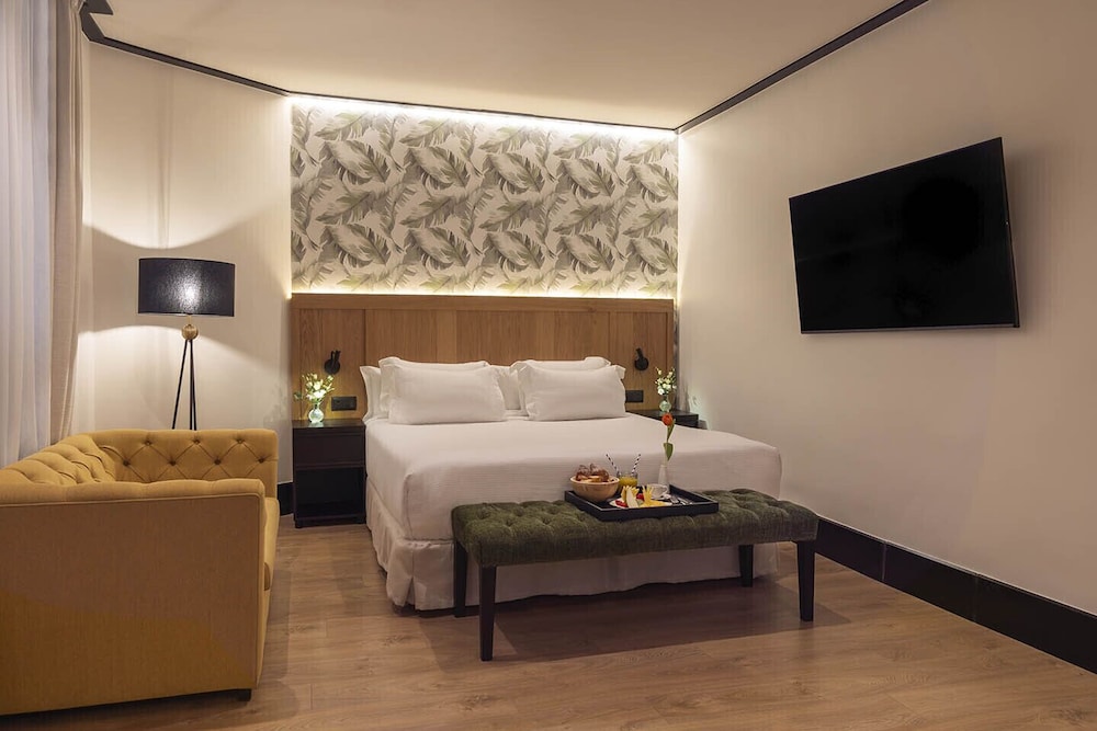 Deluxe Quadruple Room, 1 Double Bed With Sofa Bed (2 Adults + 1 Child)