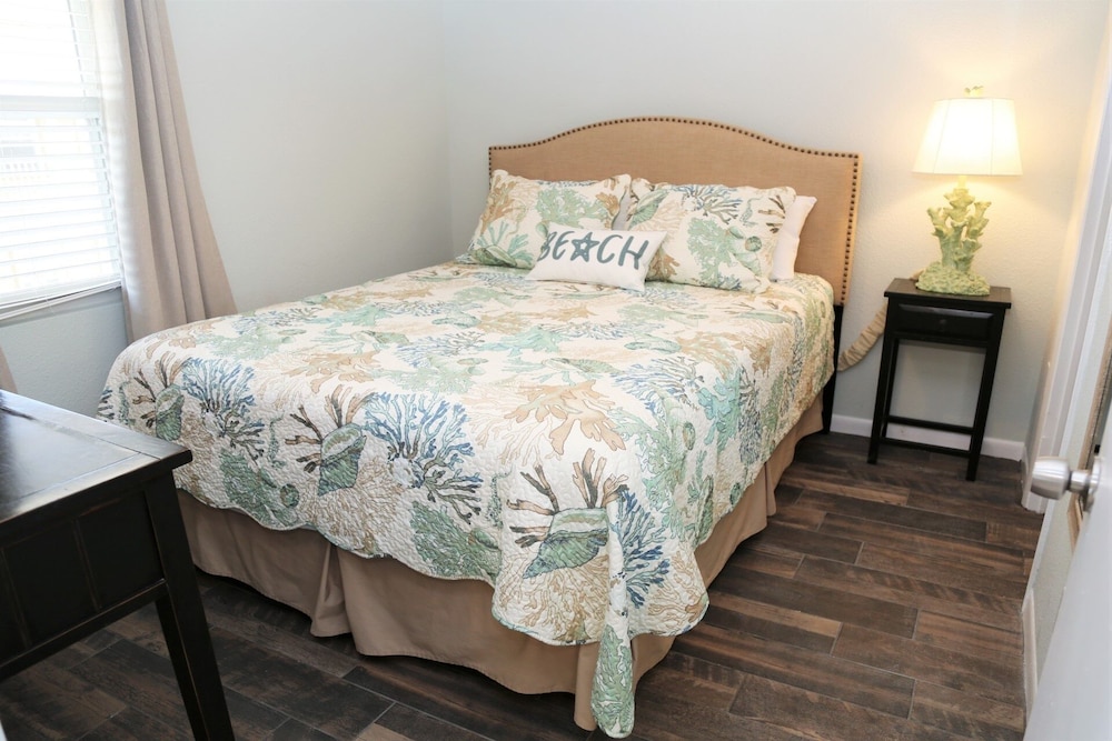 Condo, 2 Bedrooms