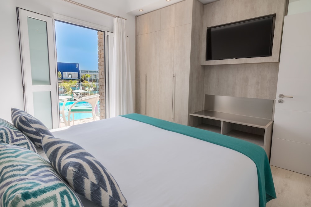 Suite, Terraza, Vista a la Piscina