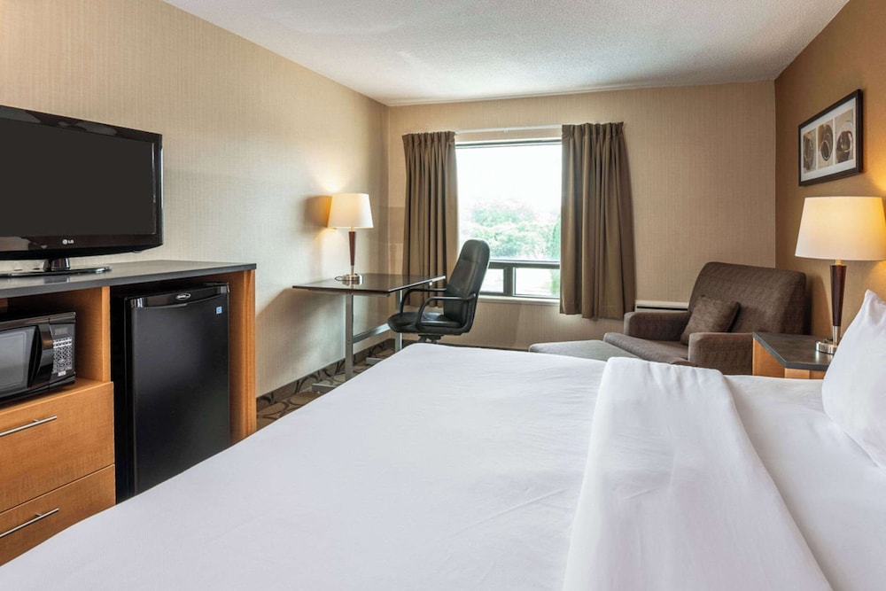Standard Room, 1 Queen Bed, Non Smoking photo 2