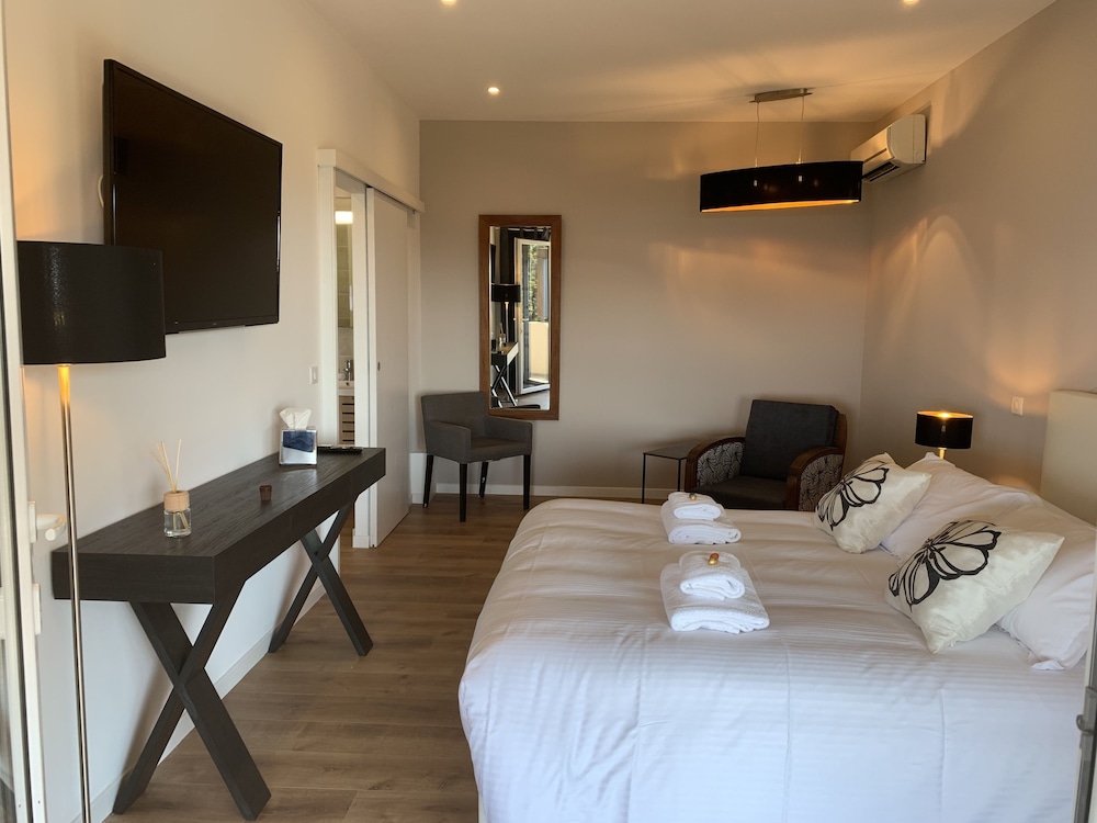 Deluxe Double Room, 1 King Bed, Sea View, Sea Facing