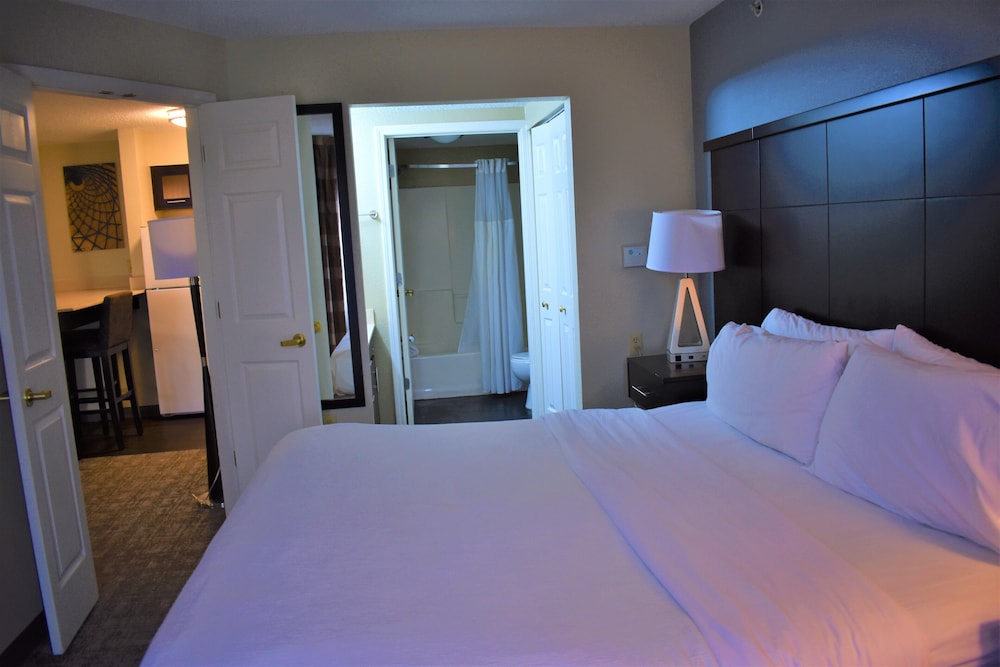 Suite, 2 Bedrooms, Kitchen photo 2