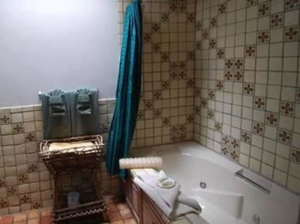 Luxury Room, Ensuite (Luxury Suite - two queens) photo 3