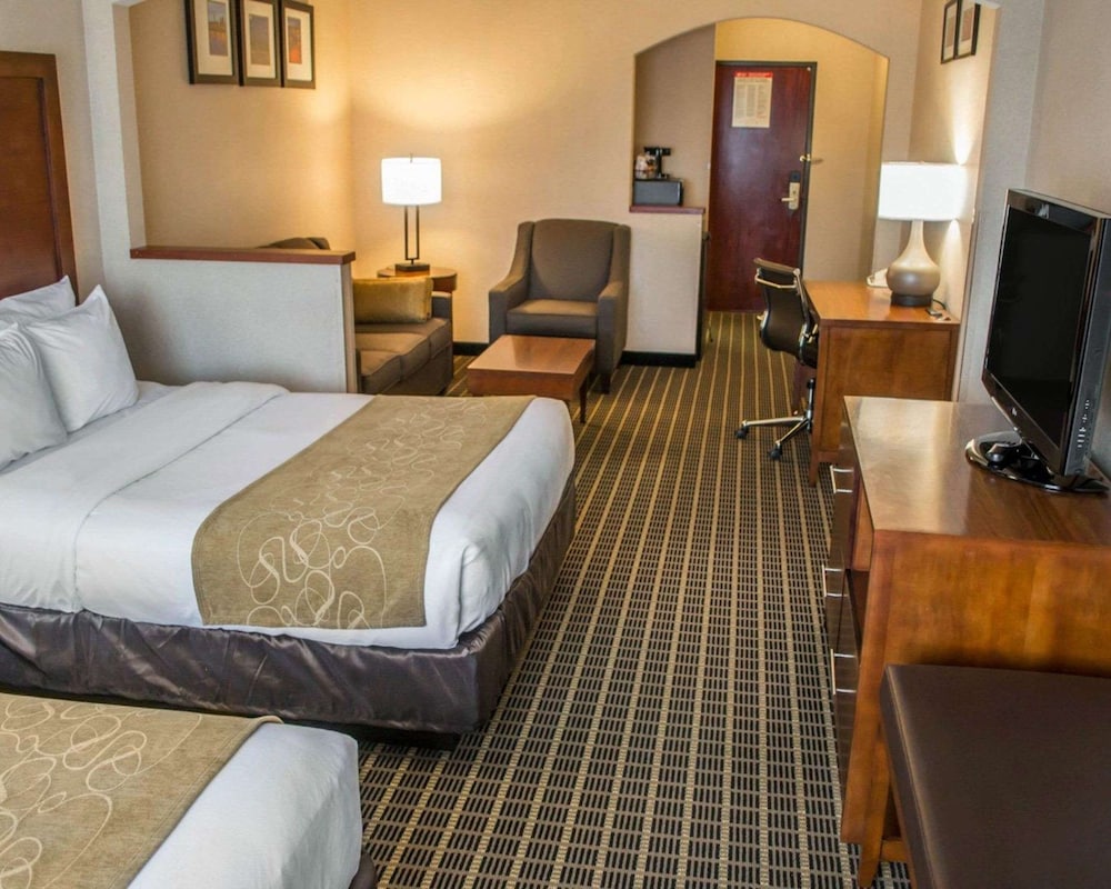 Suite, 2 Queen Beds, Non Smoking - Photo 3