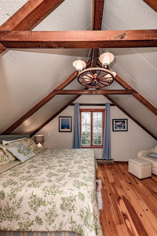 Superior Room, 1 King Bed, Non Smoking, Garden View photo 2