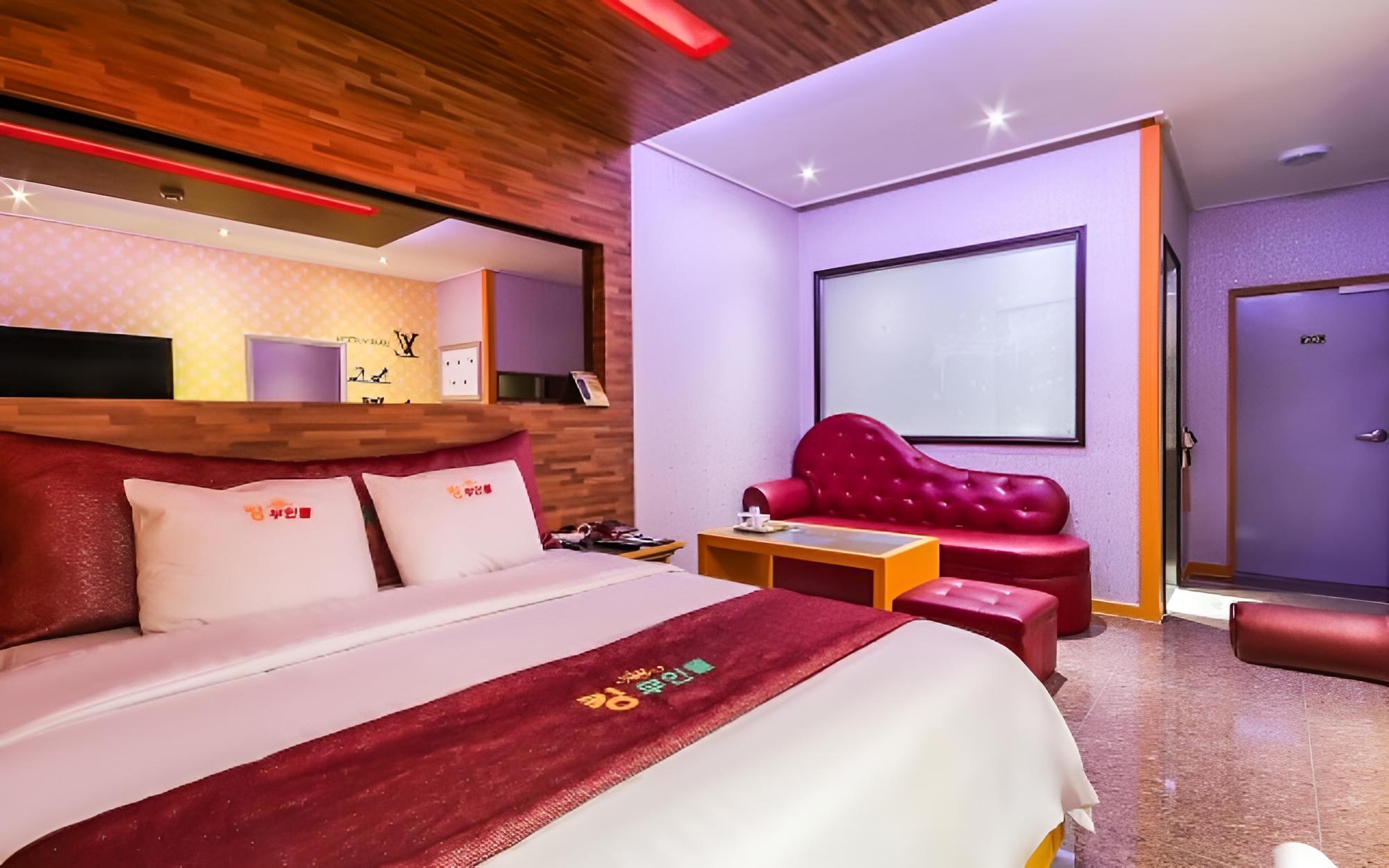 Room (Standard Room (Netflix Massage Bed So) - Photo 9