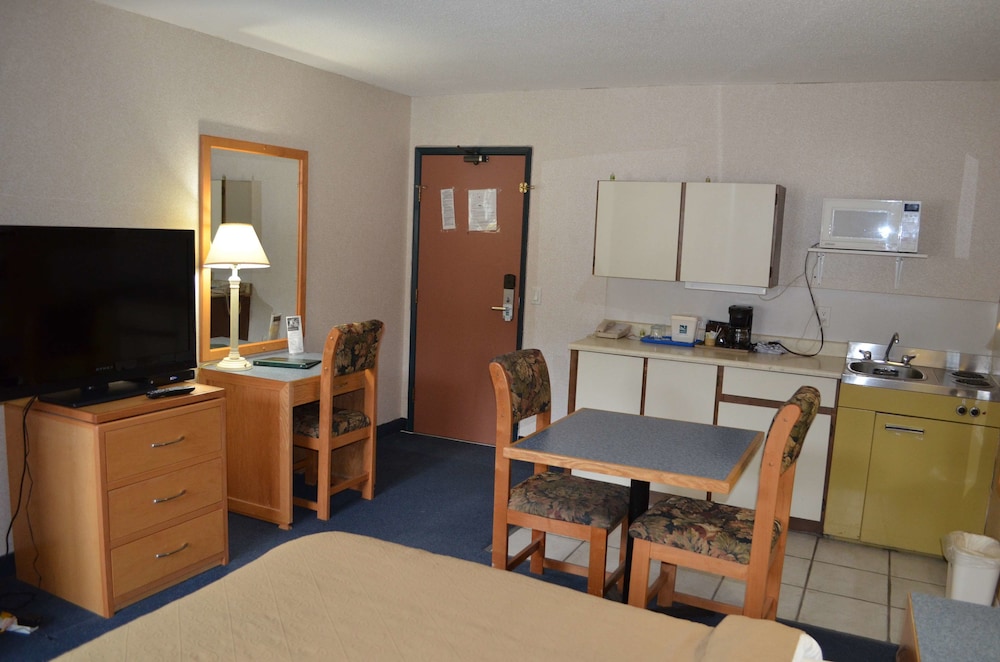 Suite, 2 Queen Beds, Non Smoking - Photo 5