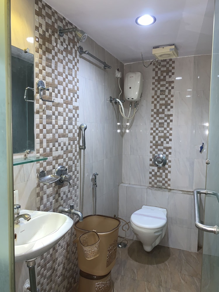 Deluxe Ac Room - Photo 17