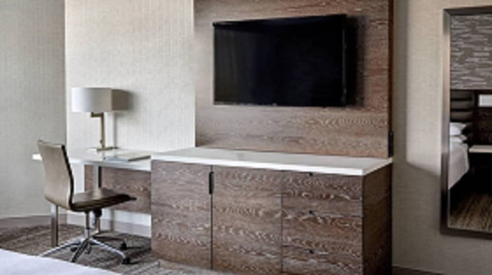 Suite, 1 Bedroom, Balcony