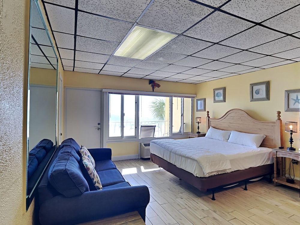 Studio Suite, 1 King Bed with Sofa bed, Balcony, Ocean View (#216 - No Pets)
