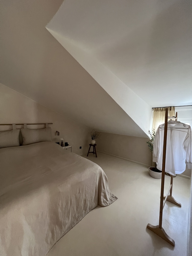 Deluxe Studio Suite