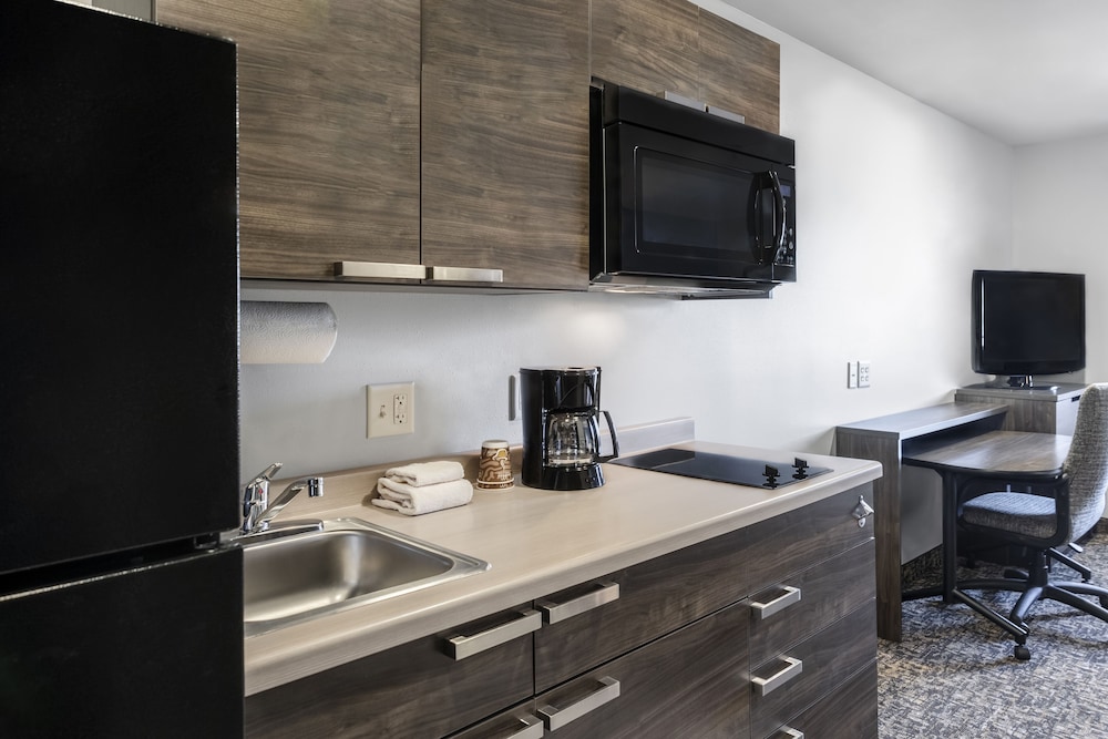 Room, 2 Queen Beds (with Recliner) - Photo 4