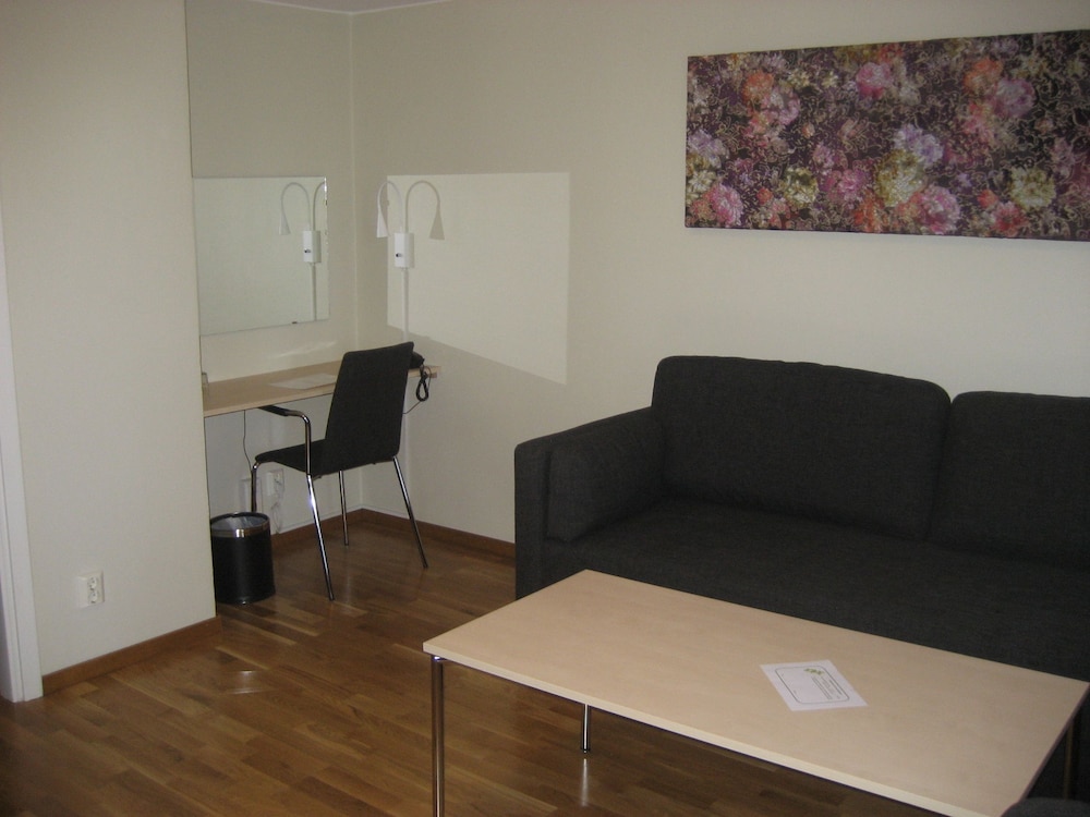 Triple Room (2 single beds and 1 sofa bed) photo 1
