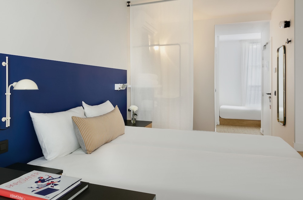 Triple Room (vue Bastille, no elevator) photo 1