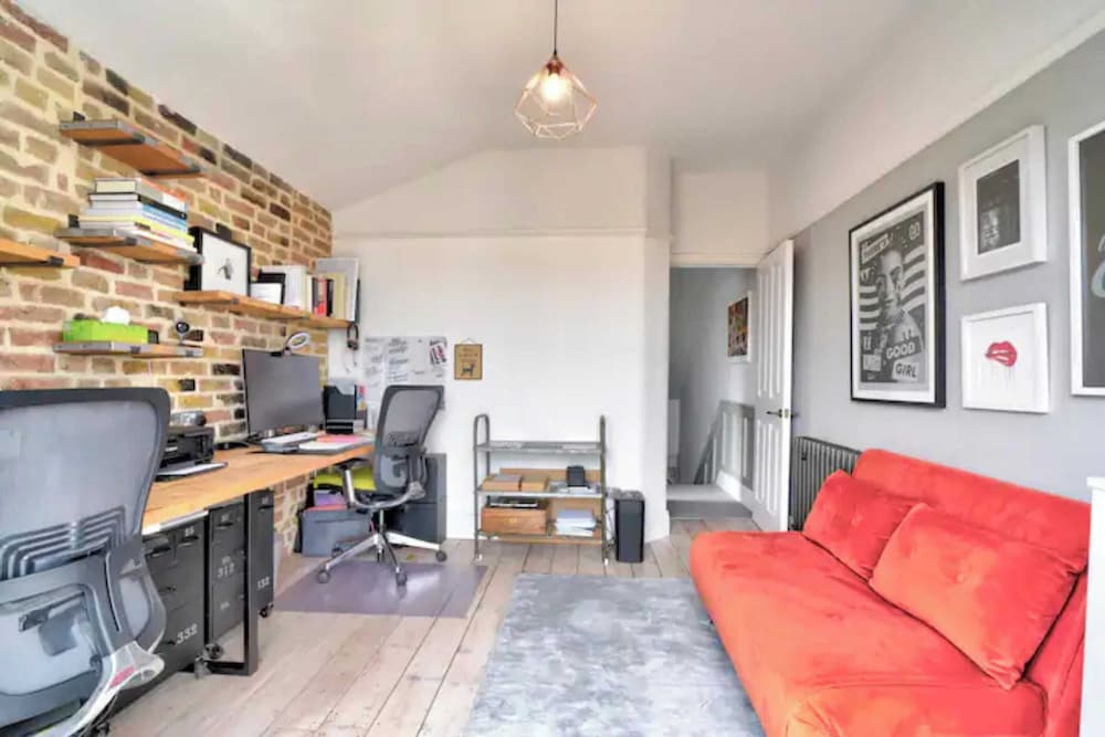 Basic House photo 1