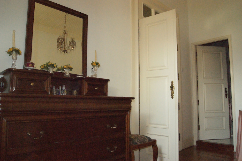 Traditional Townhome, 4 Bedrooms photo 3