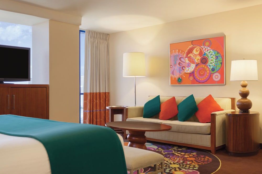 Room, 1 King Bed (High Floor) - Photo 3