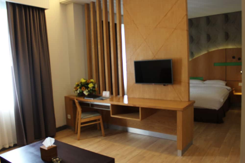Suite Fabulous Room (Free Scheduled Airport Transfers) photo 3