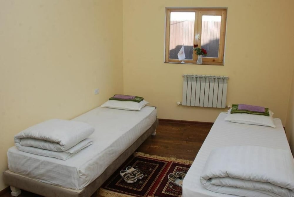 Standard Double Or Twin Room, Multiple Beds, Garden View photo 3