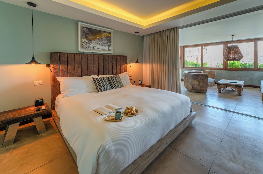Suite, 1 King Bed, Jetted Tub - Photo 9