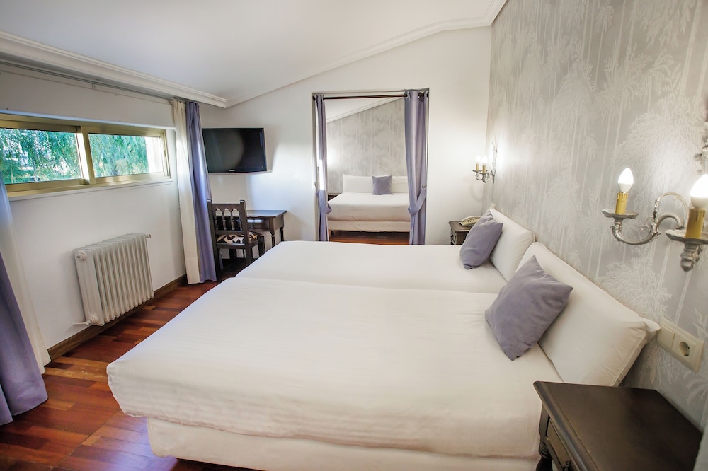Family Quadruple Room - Photo 1