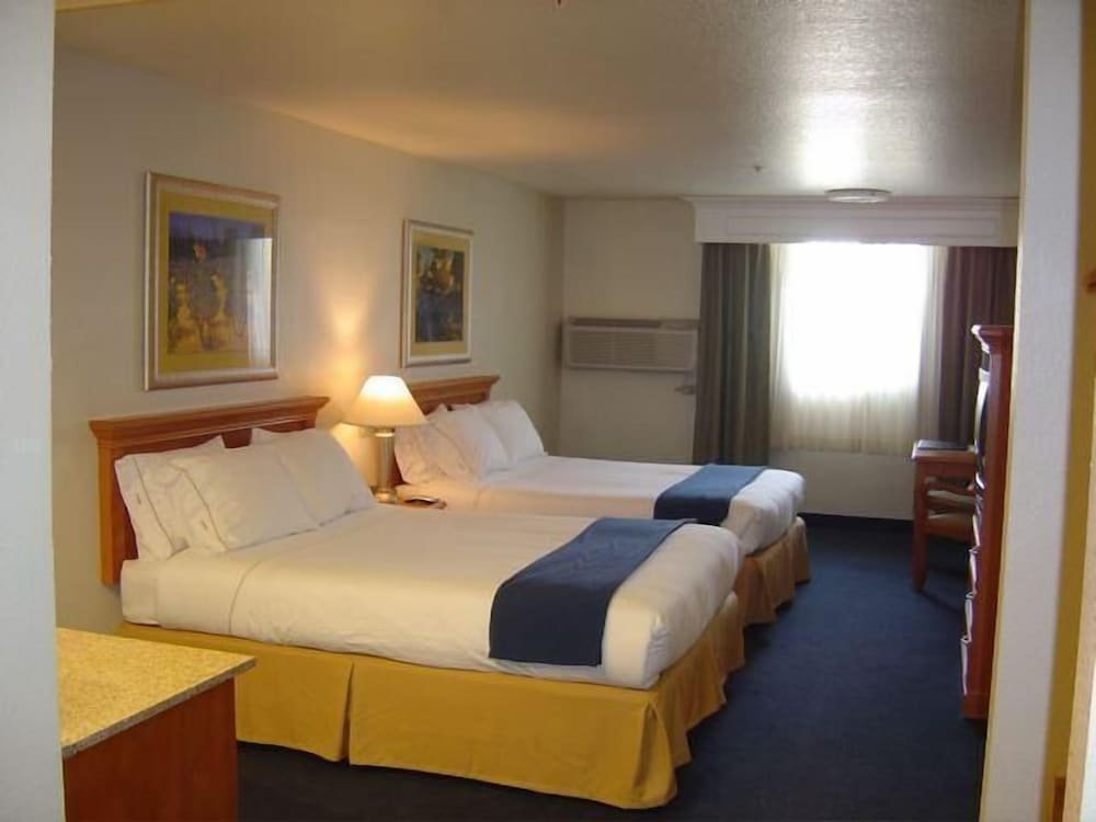 Suite, 1 King Bed, Accessible (Communications) - Photo 3