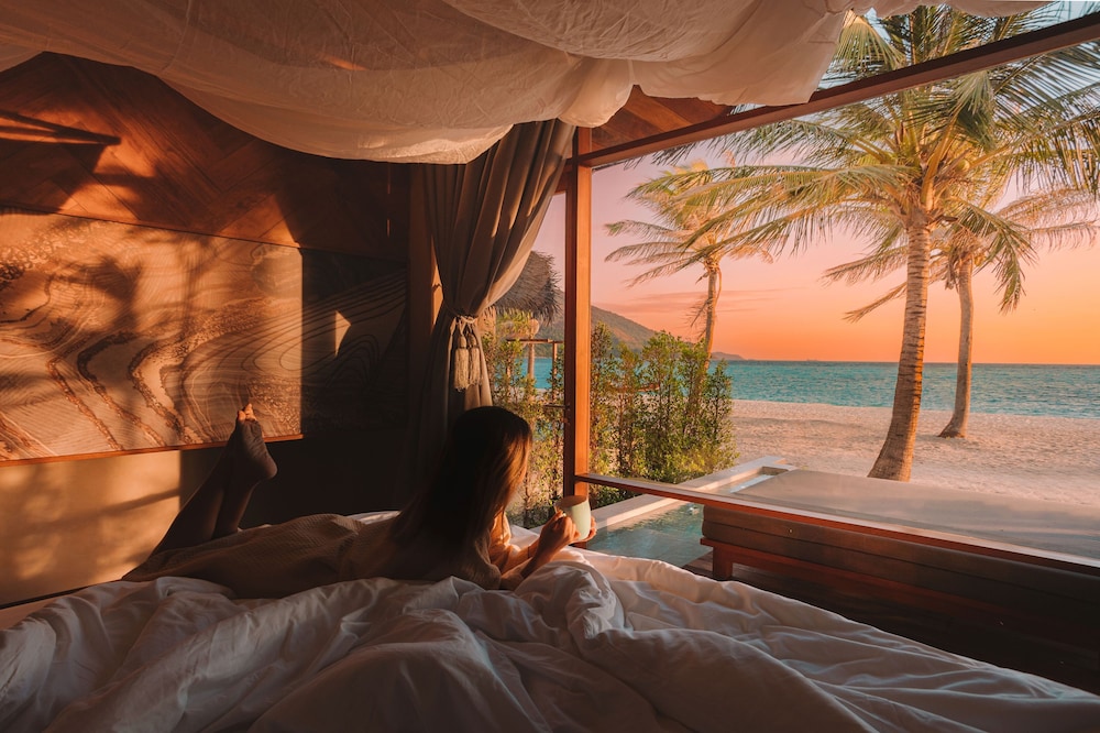 Sand Beachfront Pool Villa - Photo 9