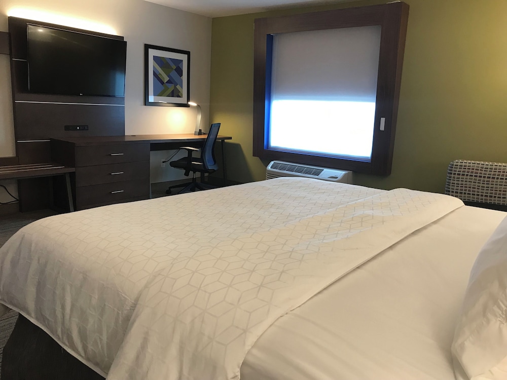 Standard Room, 1 King Bed (Walk in Shower) photo 1