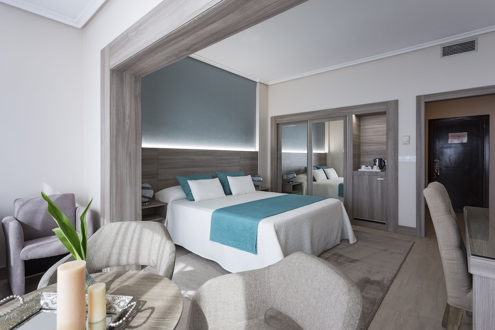 Deluxe Single Room, Sea View (Lateral) photo 2