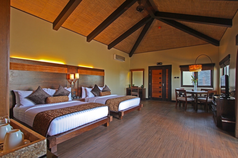 Hilltop Bungalow photo 2