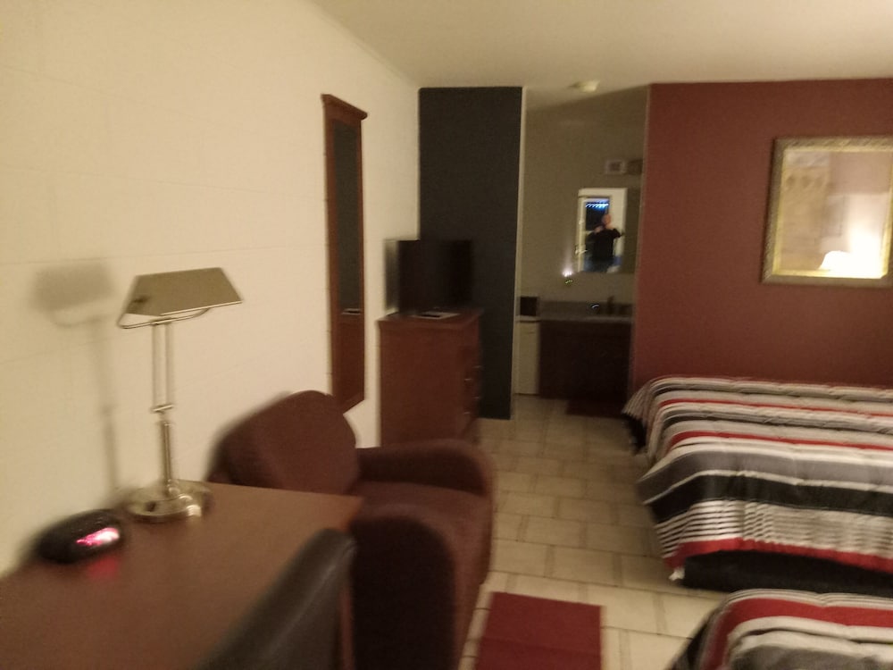 Room, 2 Queen Beds photo 2