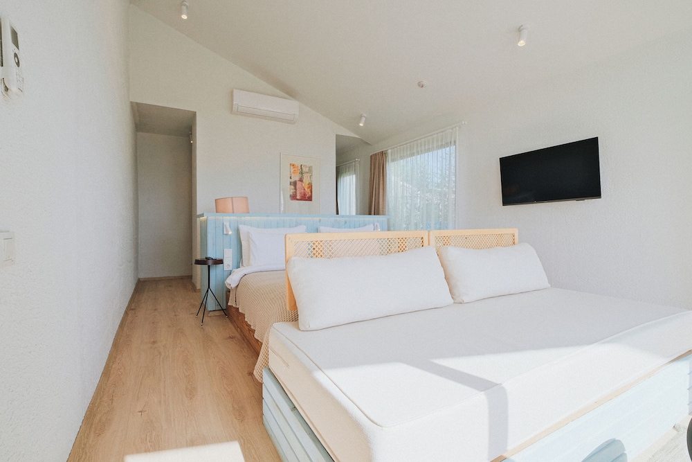 Junior Suite with Garden View - Photo 10