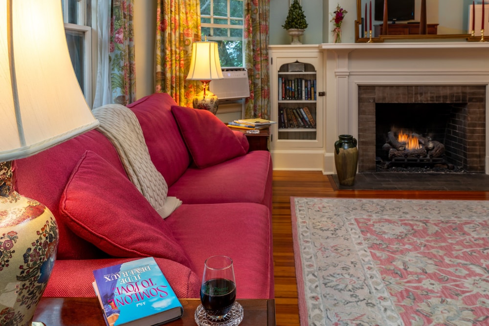 Room, Fireplace (Grace Suite) photo 2