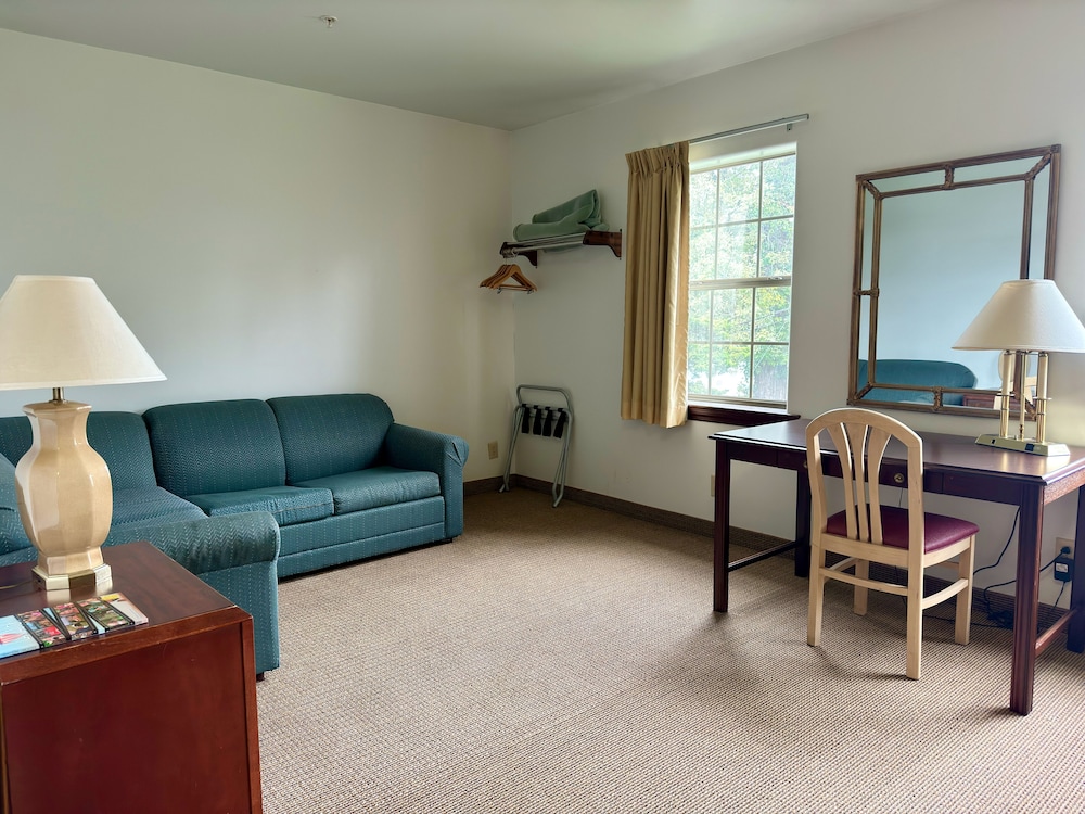 Room, 1 King Bed, Non Smoking - Photo 3