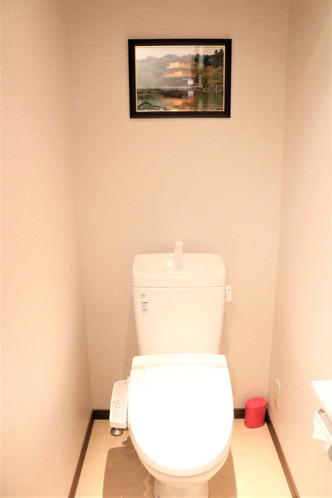Basement 2 (Shared Bathroom) photo 3