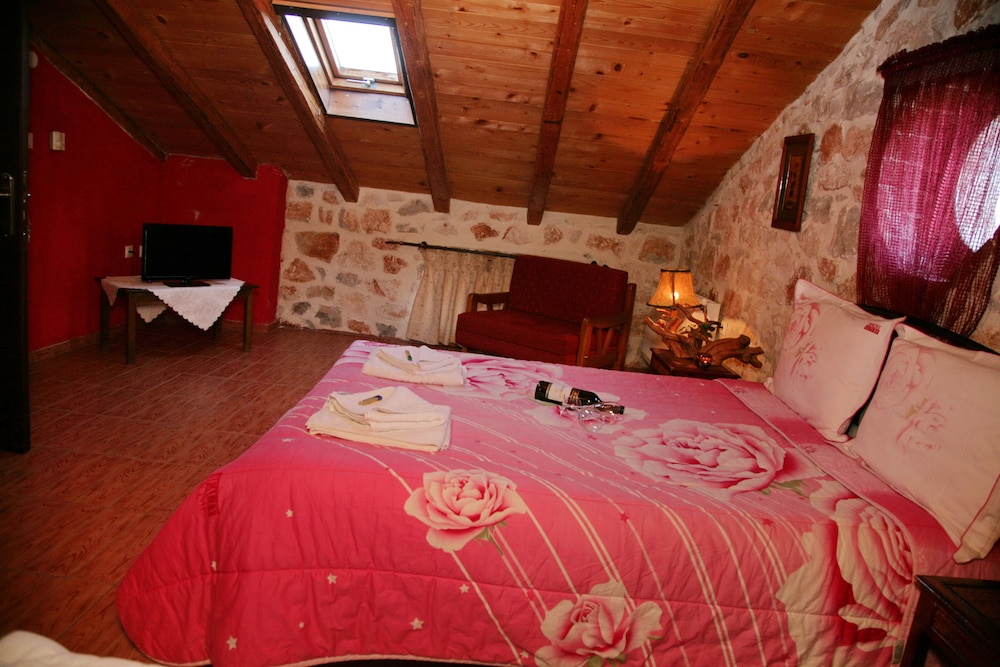 Room (Attic) photo 2