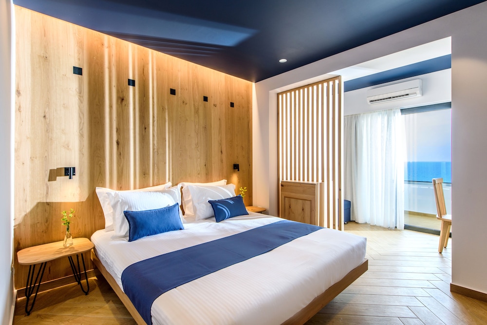 Superior Double Room (Pool or Sea View) photo 1