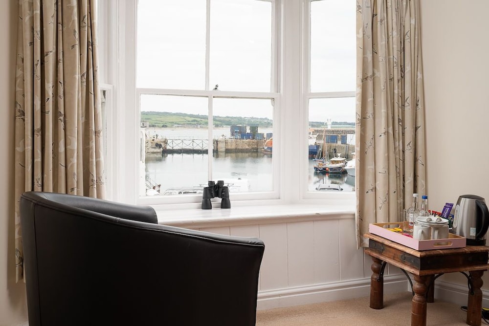 Superior Double Room, Ensuite, Harbor View photo 3