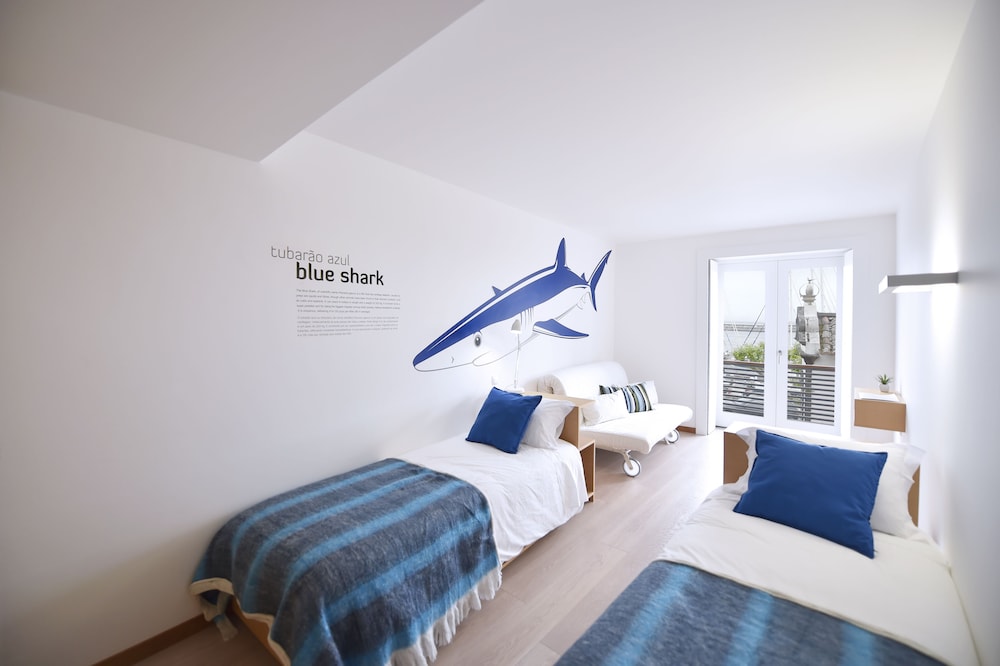Twin Room, 3 Twin Beds, Private Bathroom, Sea View (Blue Shark) photo 1