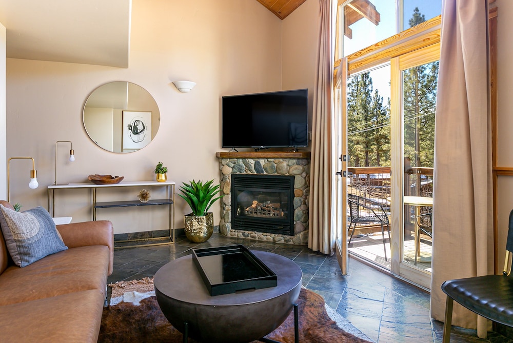 Suite, 1 King Bed, Terrace photo 2
