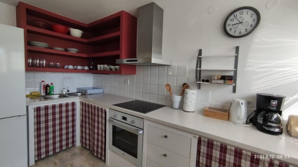 Apartment (Neven - economic apartment close to s)