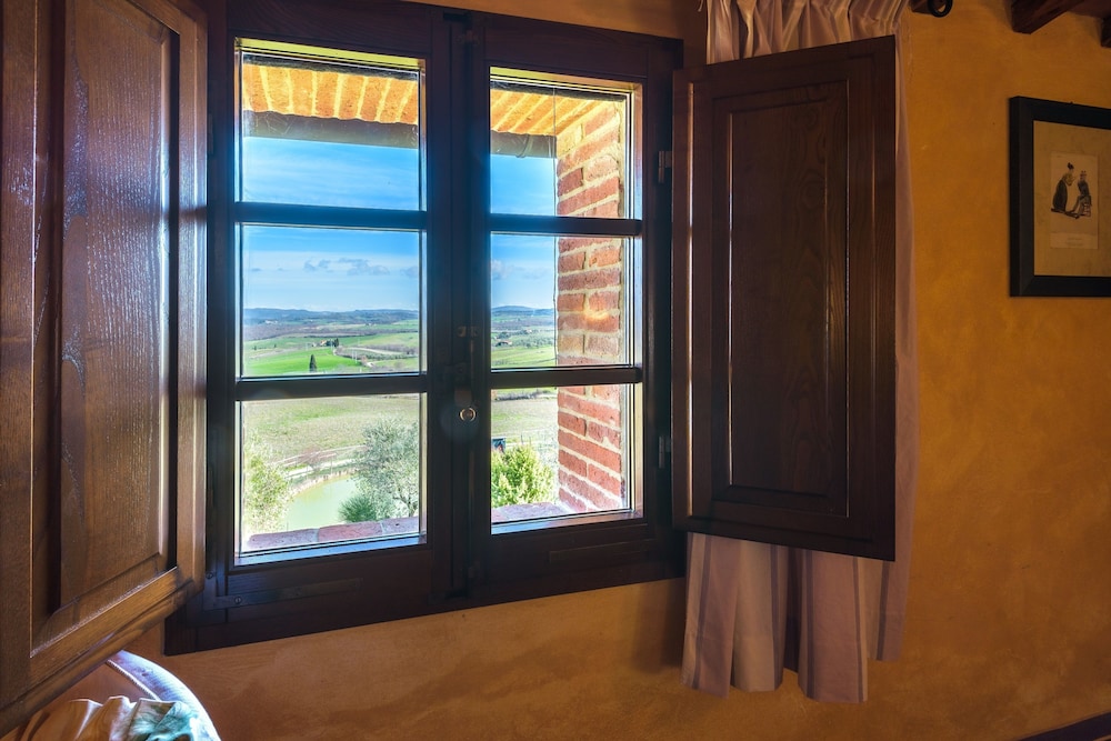 Suite, 2 Bedrooms, Tower photo 2