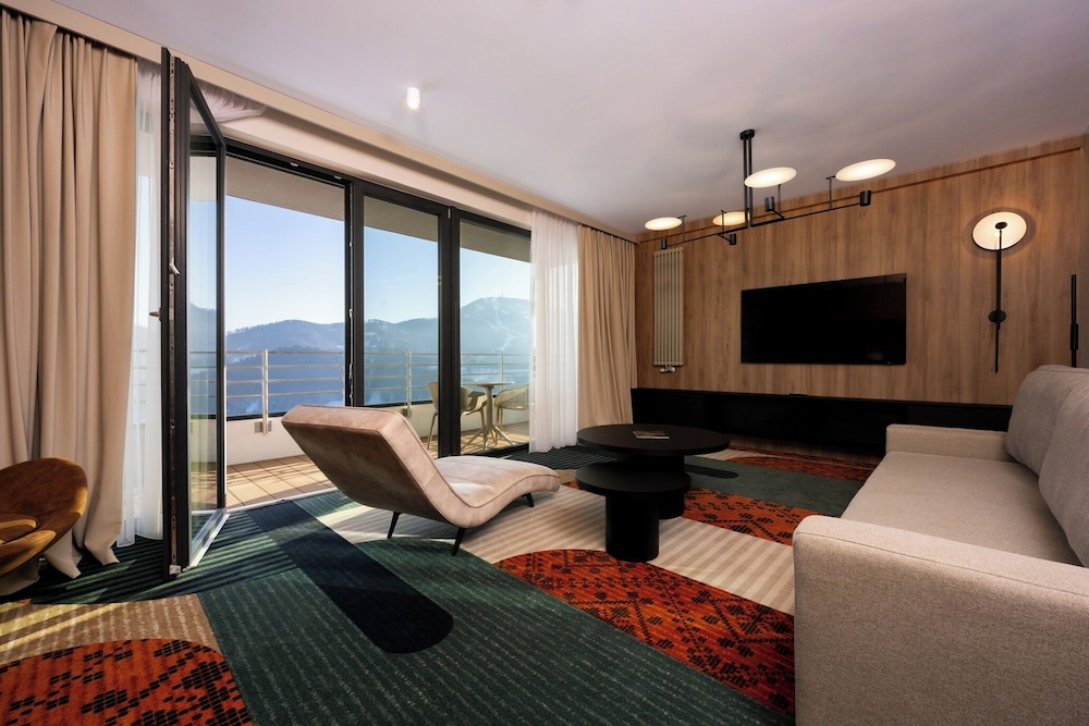 Executive Suite, 1 Double Bed, Mountain View - Photo 2