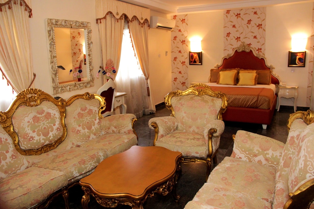Premium Studio, 1 Queen Bed, Non Smoking photo 3